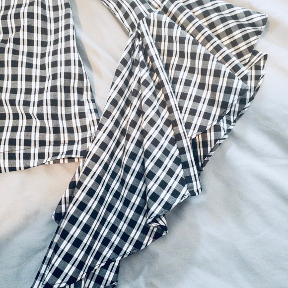 1.State Off the Shoulder Black/White Cascade Top - Picture 8 of 8